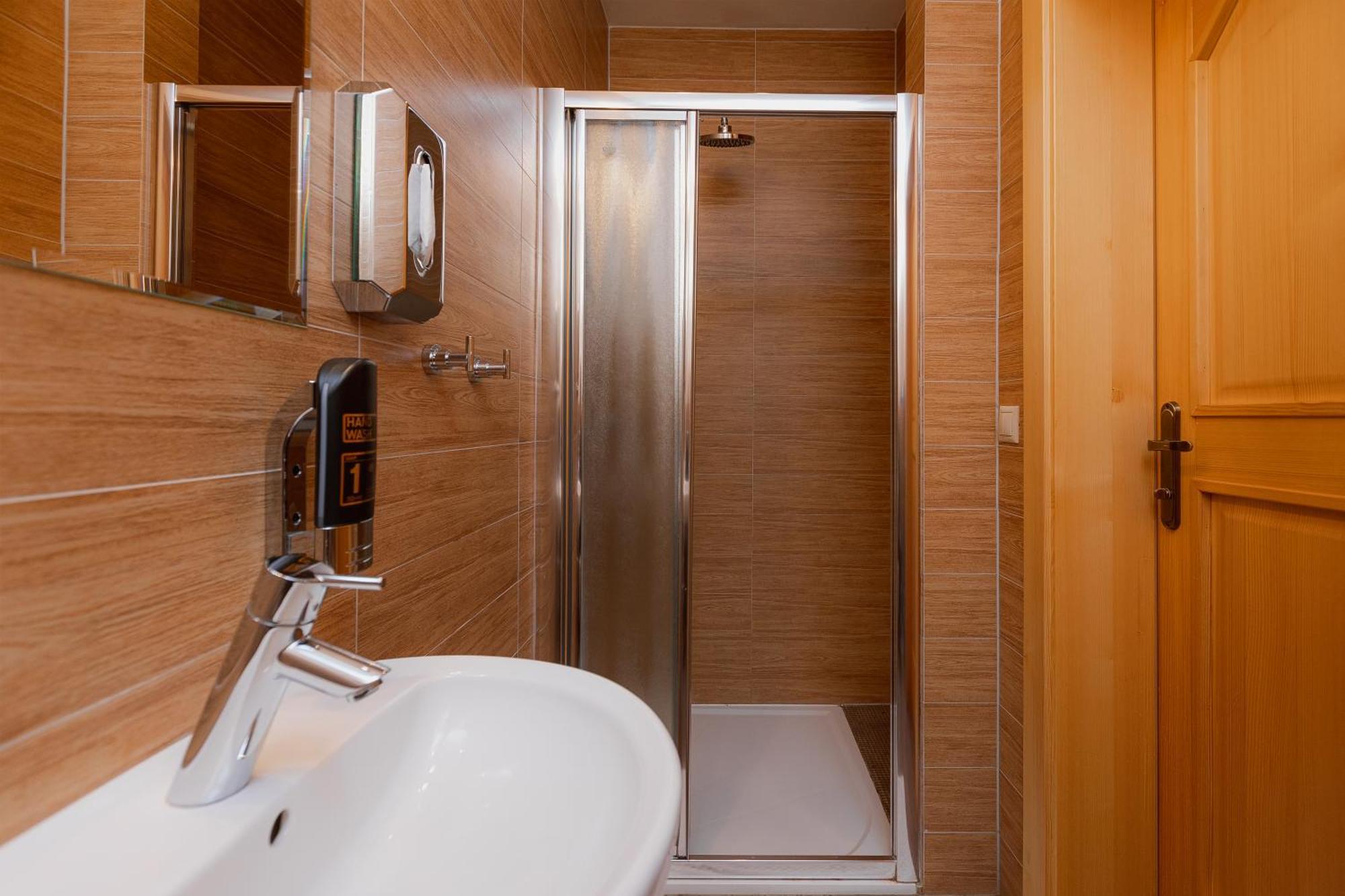 Wellness Rezort Janosikov Dvor Zázrivá Exterior foto